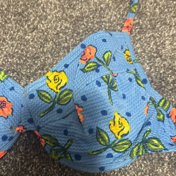 Small low support top - Picture 3 of 8